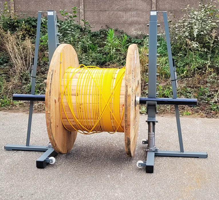 https://images.speedyservices.com/ProductImages/SEB-Inter-HJ10-Cable-Drum-Hydraulic-Jack-SWL-Studio-FV.webp